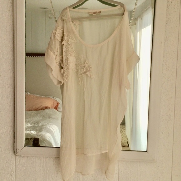 Beautiful Delicate Top NWOT! - Picture 3 of 9